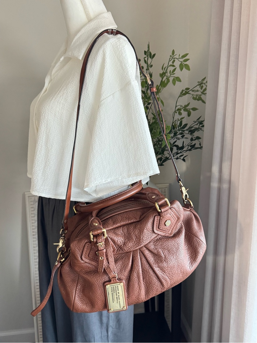 Marc Jacobs Cognac Leather Satchel with Gold Hardware - Picture 11 of 12